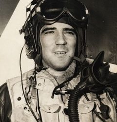 КАПІТАН ДЖОН ЛАВРА: ІСТОРІЯ АМЕРИКАНСЬКОГО ПІЛОТА З УКРАЇНСЬКИМ КОРІННЯМ