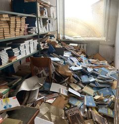 ВІЙСЬКОВІ ЗСУ ВРЯТУВАЛИ З ПРИФРОНТОВОГО СІВЕРСЬКА П’ЯТЬ ТОНН КНИЖОК