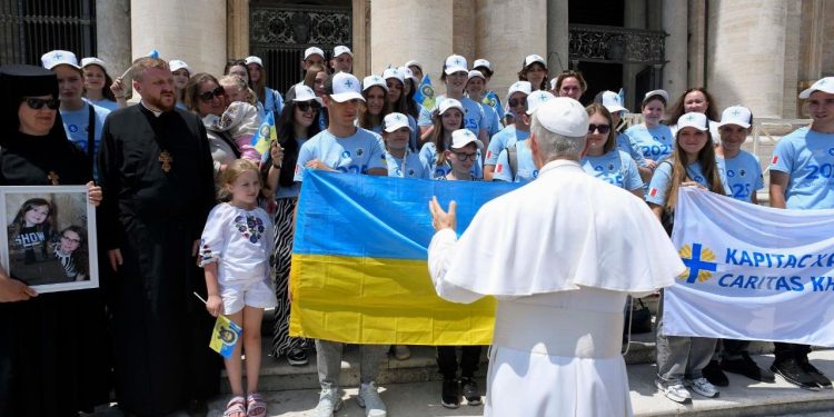 Діти з Харкова зустрілися з Папою Левом XIV