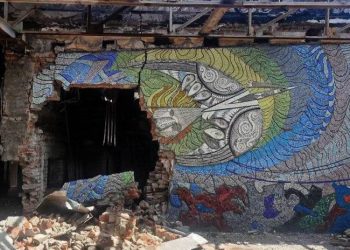 Мозаїку Алли Горської «Боривітер», зруйновану в Маріуполі, відтворили 15 художників