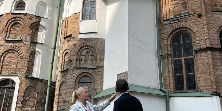 рашисти пошкодили Софійський собор у Києві