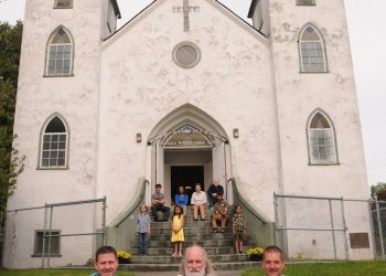 У Канаді сім’я викупила й реконструю­вала 77-річну українську церкву