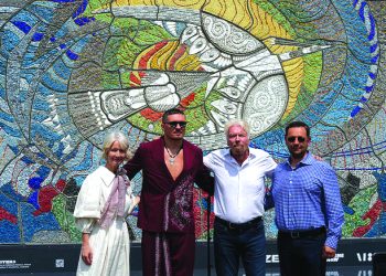 У Лондоні Усик презентував леґендарну мозаїку «Боривітер»