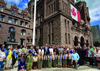 Церемонія підняття Українського Прапора біля онтарійського парламенту