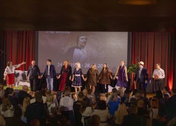 «Автобус» єднає серця: 16-ті Вечорниці ЛУ-oкK у Торонто