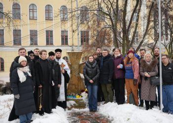 Голова УІНП спільно з українським студентством вшанував Героїв Крут