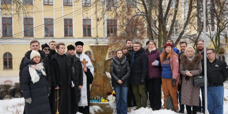 Голова УІНП спільно з українським студентством вшанував Героїв Крут