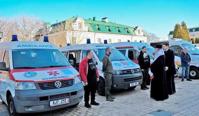 Предстоятель благословив та передав захисникам Батьківщини 22 автомобілі