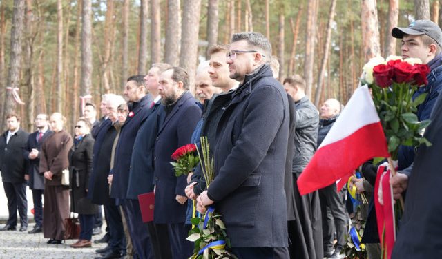 Вшанування жертв Катинського розстрілу у Биківні та пам’яті загиблих за Україну біля Стіни пам’яті