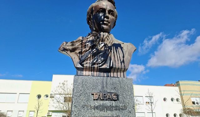 Осквернений Шевченко і боротьба за демократію в Сербії