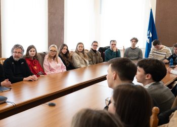 Канадський сенатор Стенлі Кучер у Києві: як підтримати психічне здоров’я української молоді під час війни