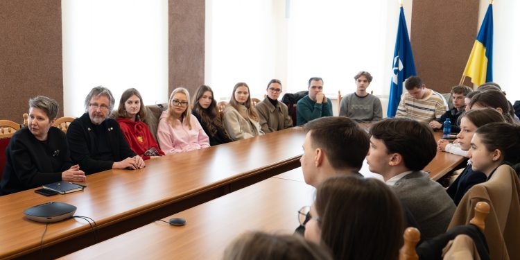 Канадський сенатор Стенлі Кучер у Києві: як підтримати психічне здоров’я української молоді під час війни