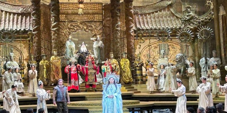 Оксана Линів диригує «Турандот» у нью-йоркській Метрополітен-опері