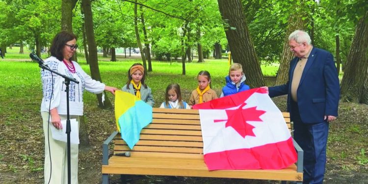 Відзначення 100-ліття Ірини Сеник у Львові Відкриття меморіальної лавки