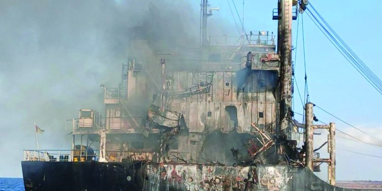 Росія атакувала цивільне вантажне судно в Чорному морі: серед загиблих — громадяни Сирії, Індії та український лоцман