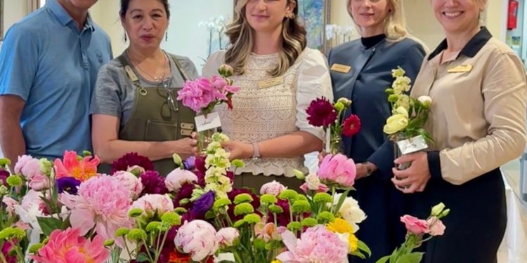 Квіти, що говорять без слів: як Ренді та Кріс Окігіро перетворили доброту на служіння