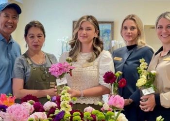 Квіти, що говорять без слів: як Ренді та Кріс Окігіро перетворили доброту на служіння