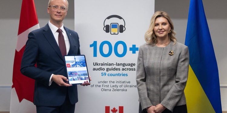 Українська мова звучатиме на туристичних автобусах Торонто