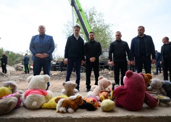 У Прилуках Президент і глава МЗС Британії вшанували жертв удару